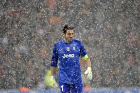 开云体育官网下载安装-中国男篮传球精准性显著提升，中国男篮传奇球员