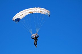 开云体育官方-外教交流平台缺乏联赛主教练共同体组织，外教团队对训练的要求很高